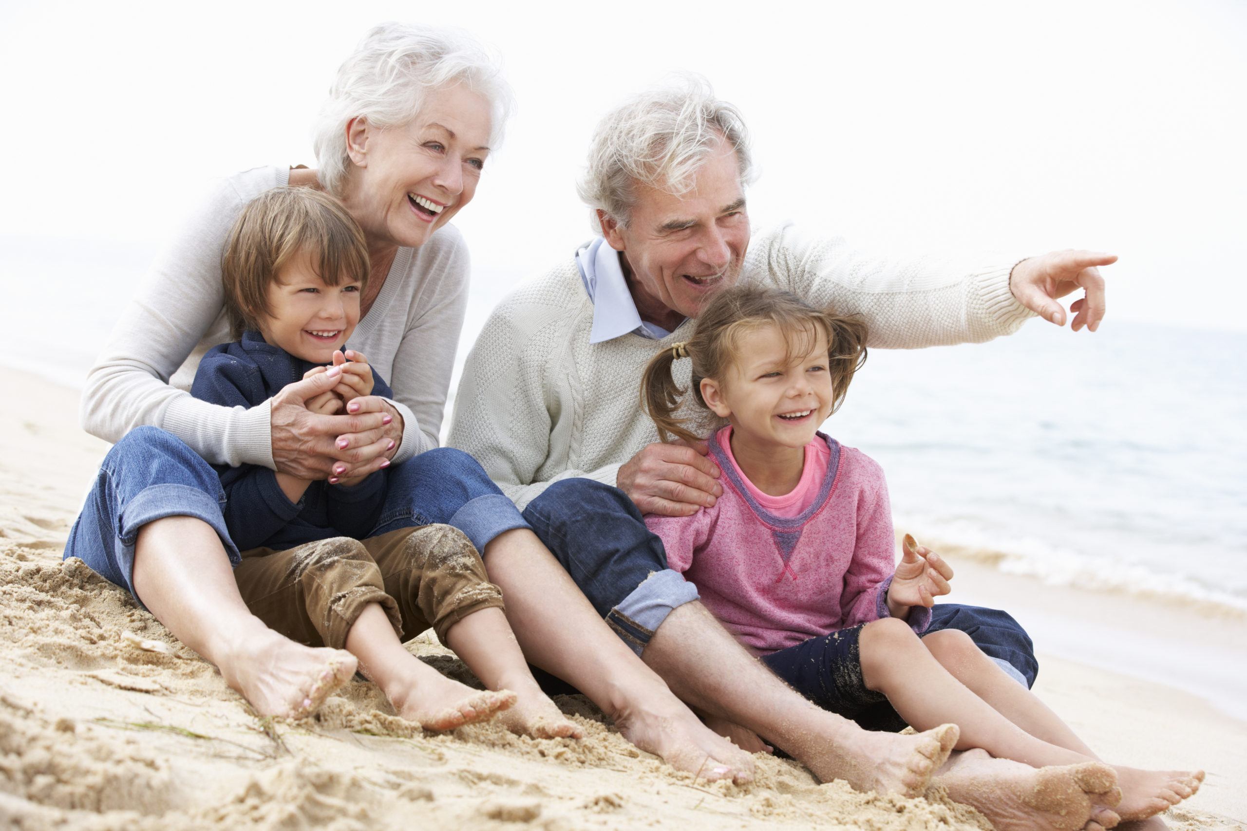 Do your grandparents. Пенсионеры с внуками. Пожилые и дети. Бабушка и дедушка. Счастливые старики и дети.