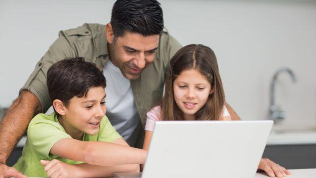kids using laptop